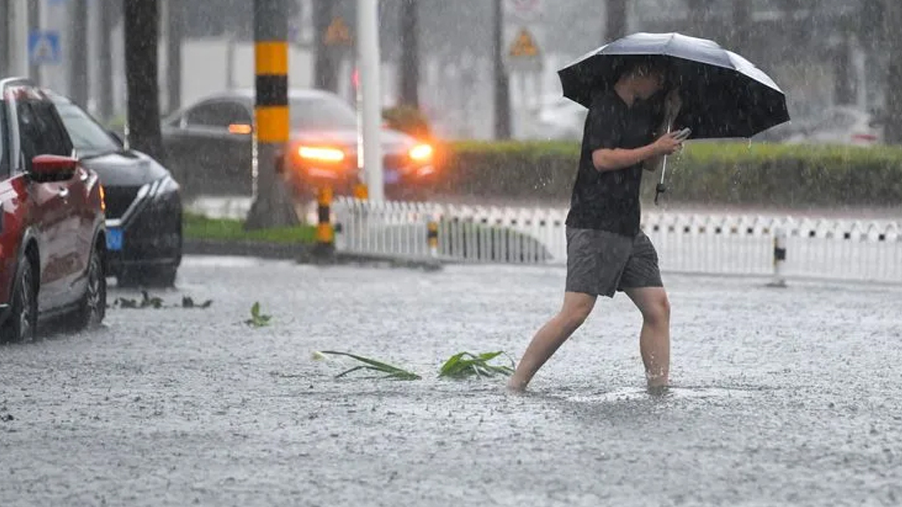 আঘাত হেনেছে ঘূর্ণিঝড় মাতমো